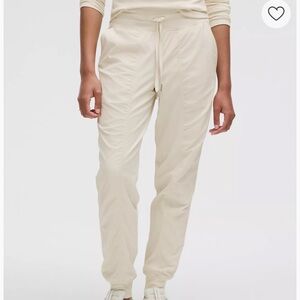 Lululemon NWOT size 4 jogger full length Light Ivory